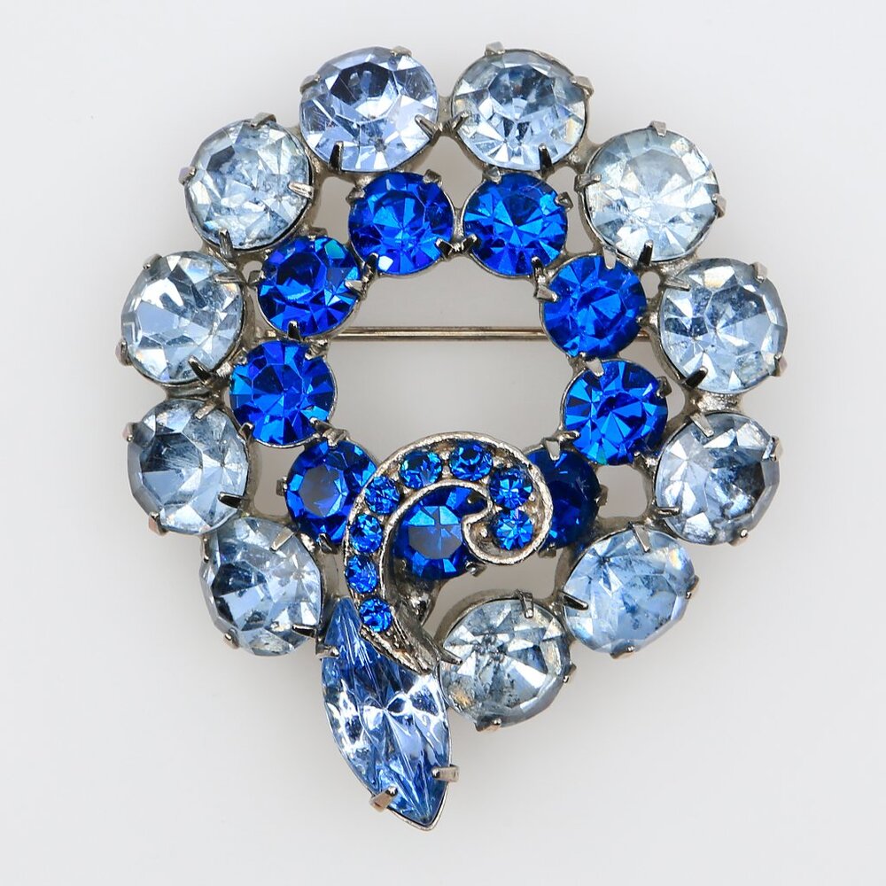 Vintage Two Toned Blue Rhinestones Circle With Swirl Classic‎ Retro Brooch 1950s